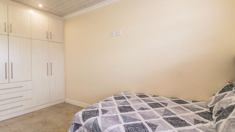 2 Bedroom Property for Sale in Cravenby Western Cape